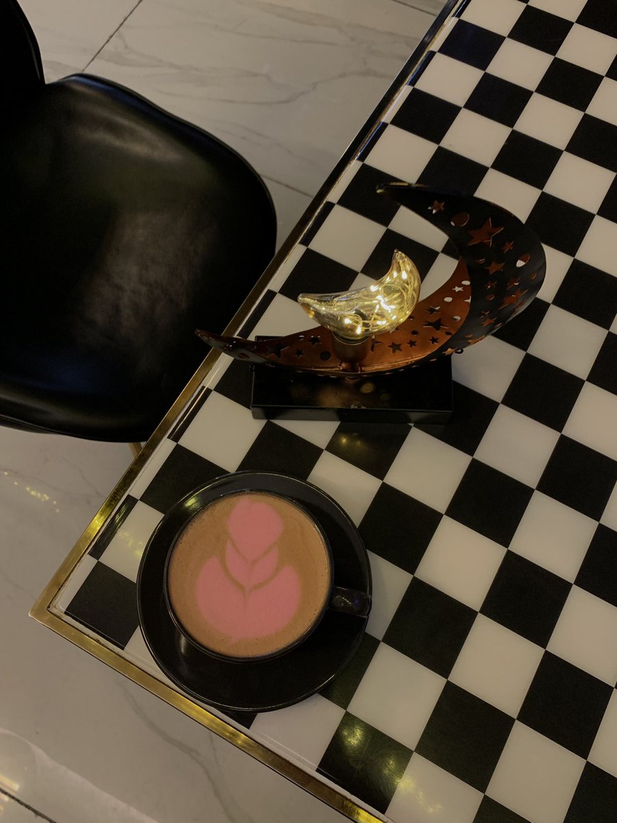 السلام عليكم و رحمة الله وبركاته من زمان مانزلت صور🤍.