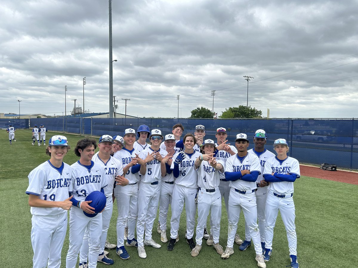 Ty_Taber7's tweet photo. Huge back to back wins this week! Back at it Monday let’s keep the streak going! @PlayBookAthlete @CoachCiocci @CoachSpo_ @CoachJG_ @TTUKirkBryant @coachdwetzel @kasey_dunn @Coach_Brophy @coachboverton @Coach_Leb @JakeCook_10 @CoachRHolcomb @CoachTraylor @sports_drc https://t.co/EBvPMy7kZI