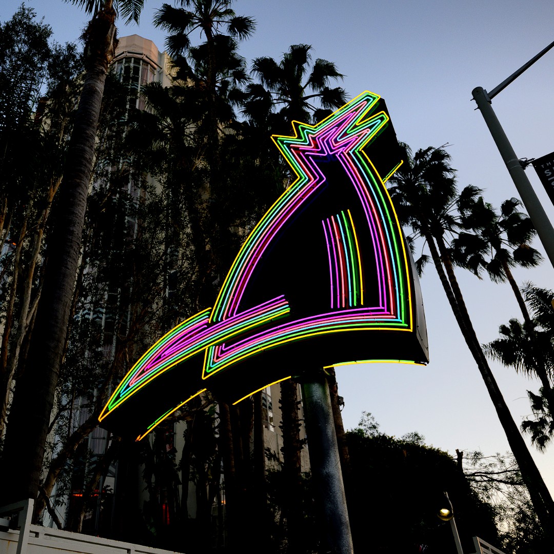 WeHo just got a little brighter with the newest addition to our Urban Art Program – the Rainbow Neon Dog at William S. Hart Park on Sunset Blvd! 🌈 🐶 This piece isn't just art; it's a creative, loving tribute to our four-legged friends! More: go.weho.org/3U4bogs