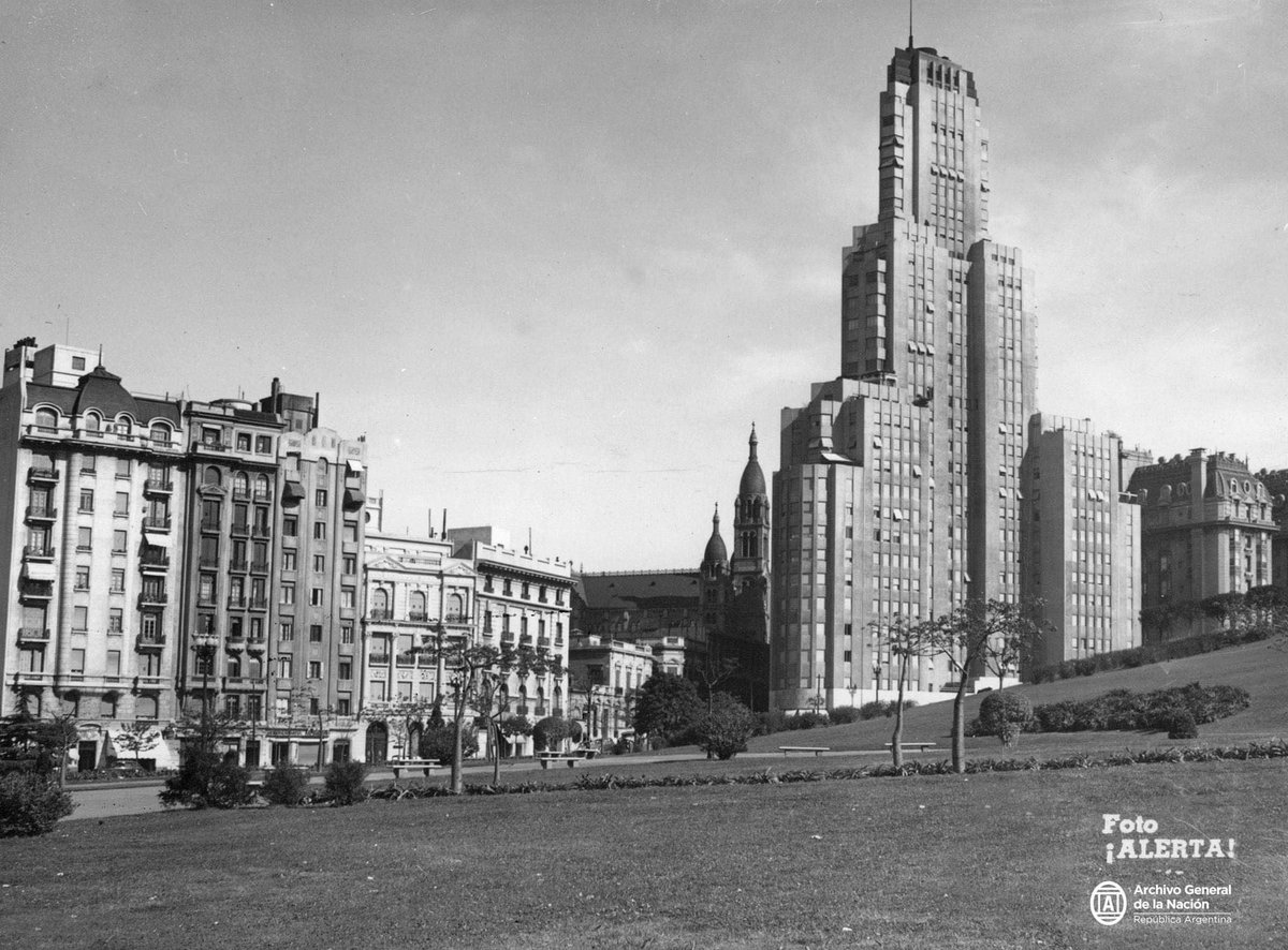 OldArg1810's tweet image. Buenos Aires “moderna” durante los años de la llamada “Década Infame” entre 1930 y 1943. 1/4