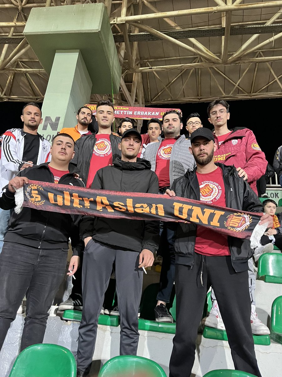 EN ÇOK SANA YAKIŞIYOR KUPALAR ŞAMPİYONLUKLAR GALATASARAYIMIZIN (**********) MAÇINI ŞANLIURFA’DA HEP HERABER OMUZ OMUZA İZLEDİK. #ultrAslanUNI