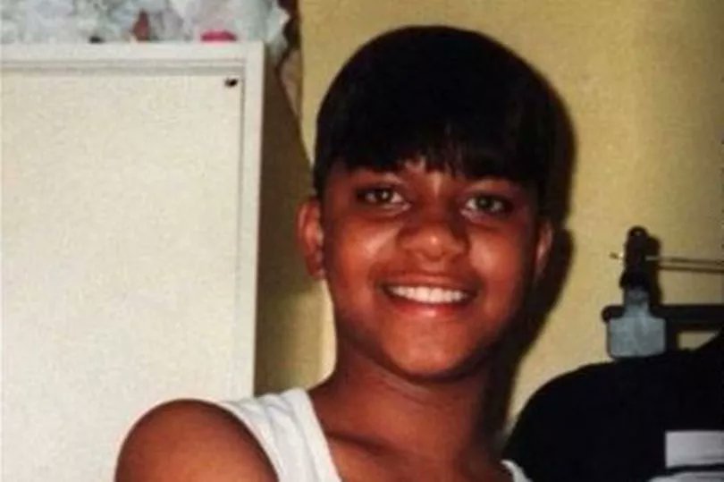 26 years unsolved, too many years, too much silence. She was 15 years old at the time of her death and disposed off like rubbish in woodland. The time for silence is over, the time for talking needs to begin.

#FindHannahsmurderer