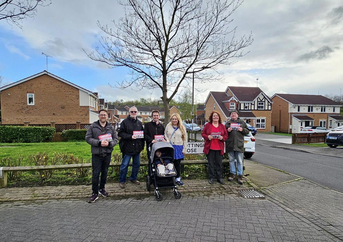 Another glorious Sunday spent speaking with residents about the choice facing them this year: 5 more years of Conservative chaos or a fresh start with Labour. Thanks to everyone who joined me on the #labourdoorstep in Leeds South West and Morley today 🌹