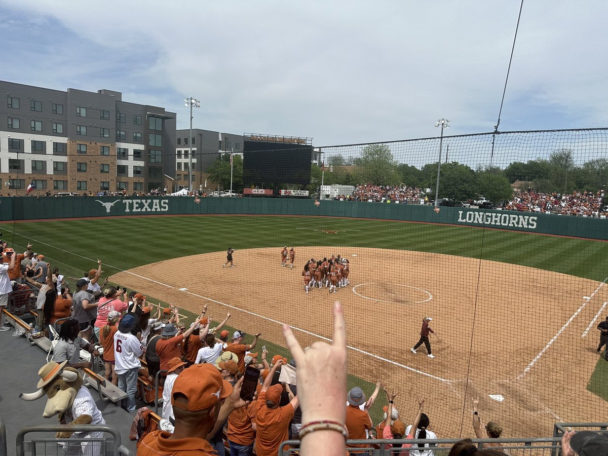 TexasFancyBoots's tweet photo. SO MUCH FUN, WE HAD
TO DO IT AGAIN!!

TEXAS takes the series against ou!!

🤘

#HookEm | # OUStillSucks https://t.co/KaBTz8OqJP