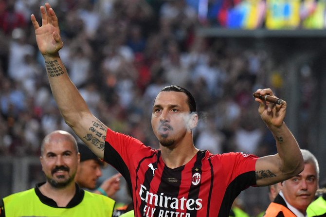 Éstos locos radicales mandándote a ser abstemio sí o sí... y luego está Zlatan Ibrahimovic celebrando después de un partido de fútbol.