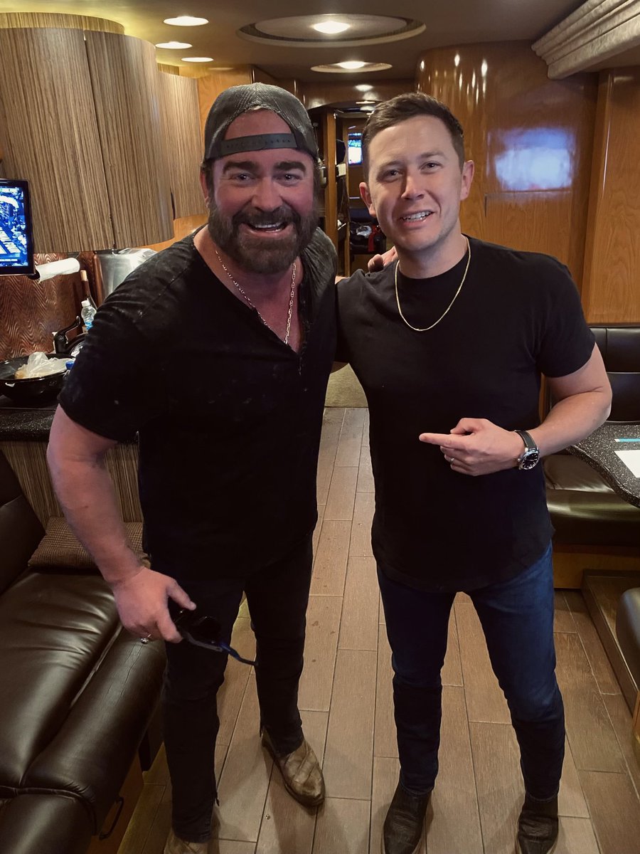 leebrice's tweet photo. Love ya buddy @ScottyMcCreery https://t.co/p369XIMOJ9