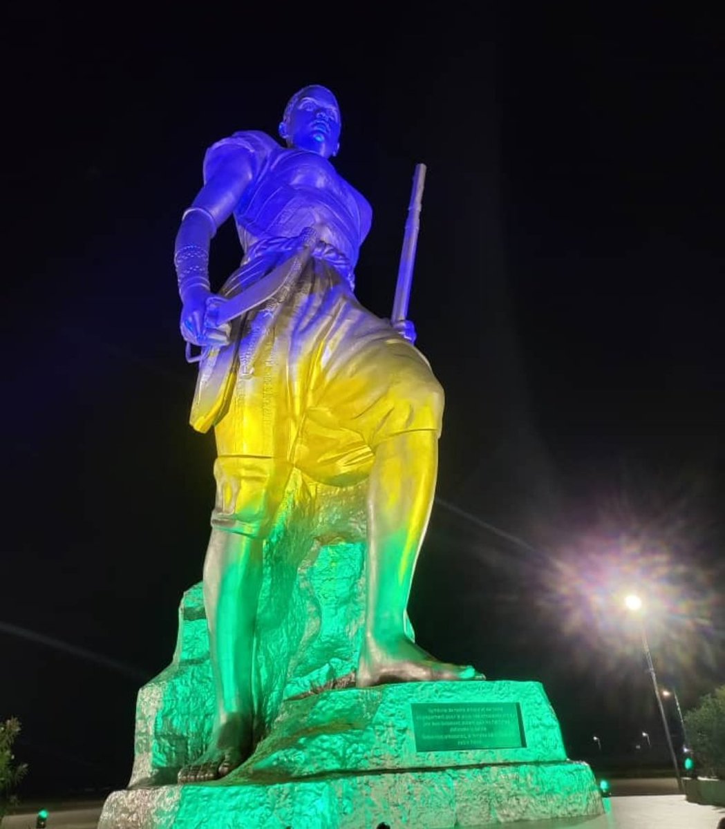 PHOTO: Amazon monument in Benin stands illuminated in the colors of the Rwandan flag in solidarity with Rwanda for the 30th commemoration of the Genocide against the Tutsi. #RBANews #Kwibuka30 📸 @RMbabazi