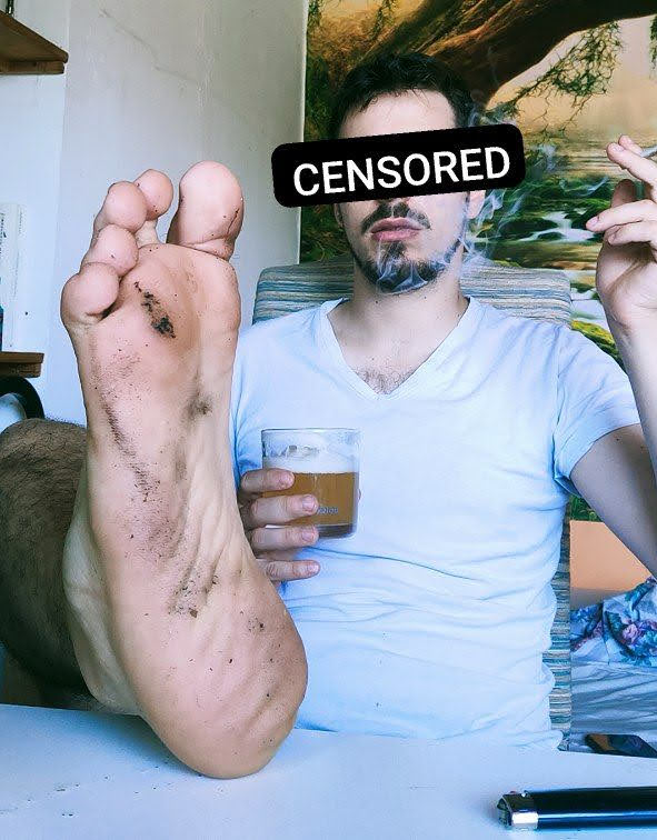 MasterG4545's tweet image. HO VOGLIA DI UN FALLITO DA SPENNARE MENTRE MI FUMO UNA CANNA !