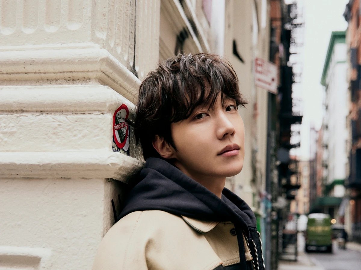‘HOPE ON THE STREET VOL.1’ by j-hope debuts at #5 on the Billboard 200 with 50K units (44K pure sales). It becomes his second top 10 project as a soloist.