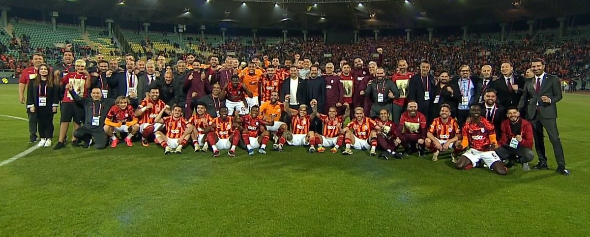 MARCA İSPANYA: 🇪🇸 "Galatasaray için söz konusu kupa ise 1 dakika yeterli oluyor Fenerbahçe 1. Dakika yediği golün etkisi ile sahadan apar topar kaçtı".