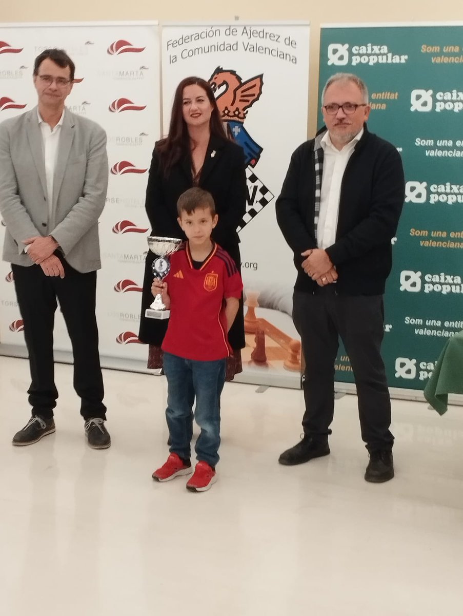 🏆 ¡¡Enhorabuena a Dani que se ha proclamado Subcampeón Autonómico sub 8 de ajedrez!!♟️