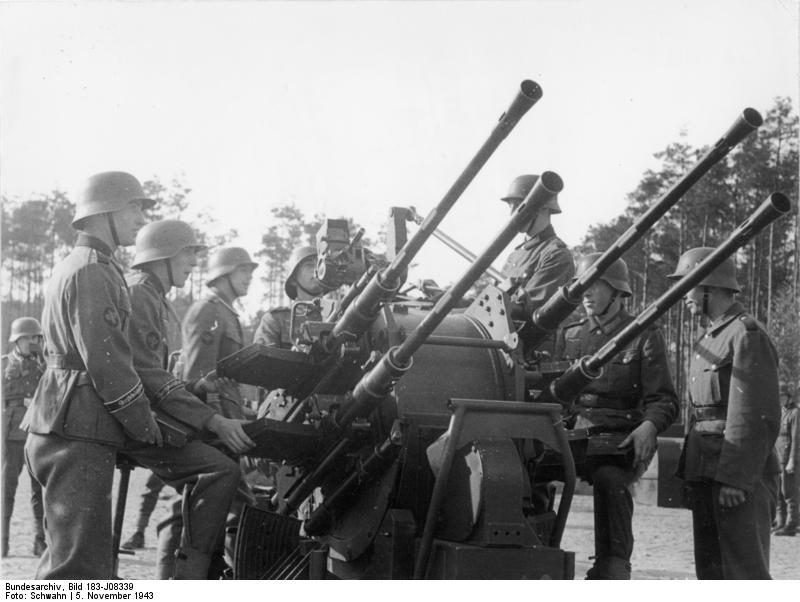Troops of the German Großdeutschland Division being trained on the usage of a 2 cm Flakvierling 38 anti-aircraft mount on November 5, 1943. #HIstory #WWII