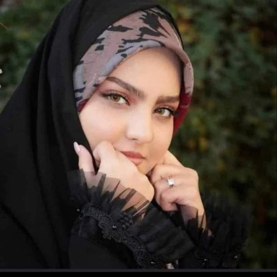 يگول:
قوية تعرف تكابر.
وابد متحسه مخنوگه
تضحك ويه كل الناس. بس داخلها محروكه
هيج الانثى كون تصير ميهمه الكلت والگال
واقوى من البداية تكون وتعادل الف رجال