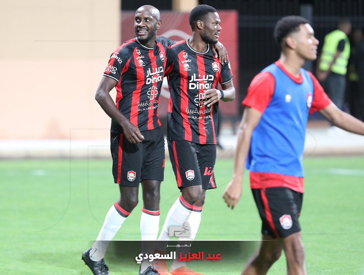 ariyadhiah's tweet photo. ↩️ مرة أخرى تافاريس.. يضرب بالرأس ويحتفل 

#الرائد_الحزم 
#دوري_روشن_السعودي 🇸🇦

https://t.co/Y8c439GJsD https://t.co/rTiSCDtUQv