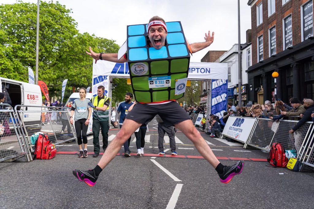 Beating the current Guinness World Record by over 8 minutes - jump for joy moment!! #Thecube #abosouthamptonmarathon
#running
#GWR
