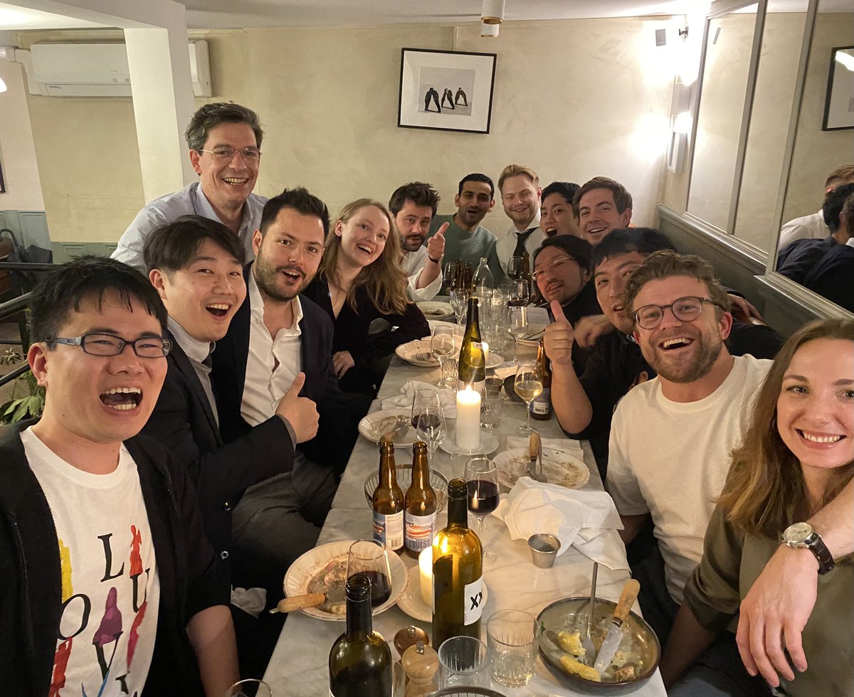 Vienna fellowship friendship dinner 🥳#EAU24 @DrShariat @Uro_MedUniWien @BenjaminPradere @Keiichiro__Mori @dr_rajwa @fazekasMD @FQuhal @PallaufM @nico_grossmann @gehi87 @K_Tatsushi @MarcinChlosta