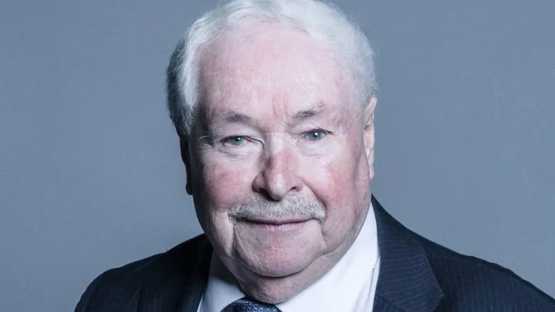 Saddened by death of Doug Hoyle who I with closely when he chaired the @UKLabour Parliamentary Party. Held people together with great skill + a tremendous champion for Warrington. Condolences to @LindsayHoyle_MP + family.