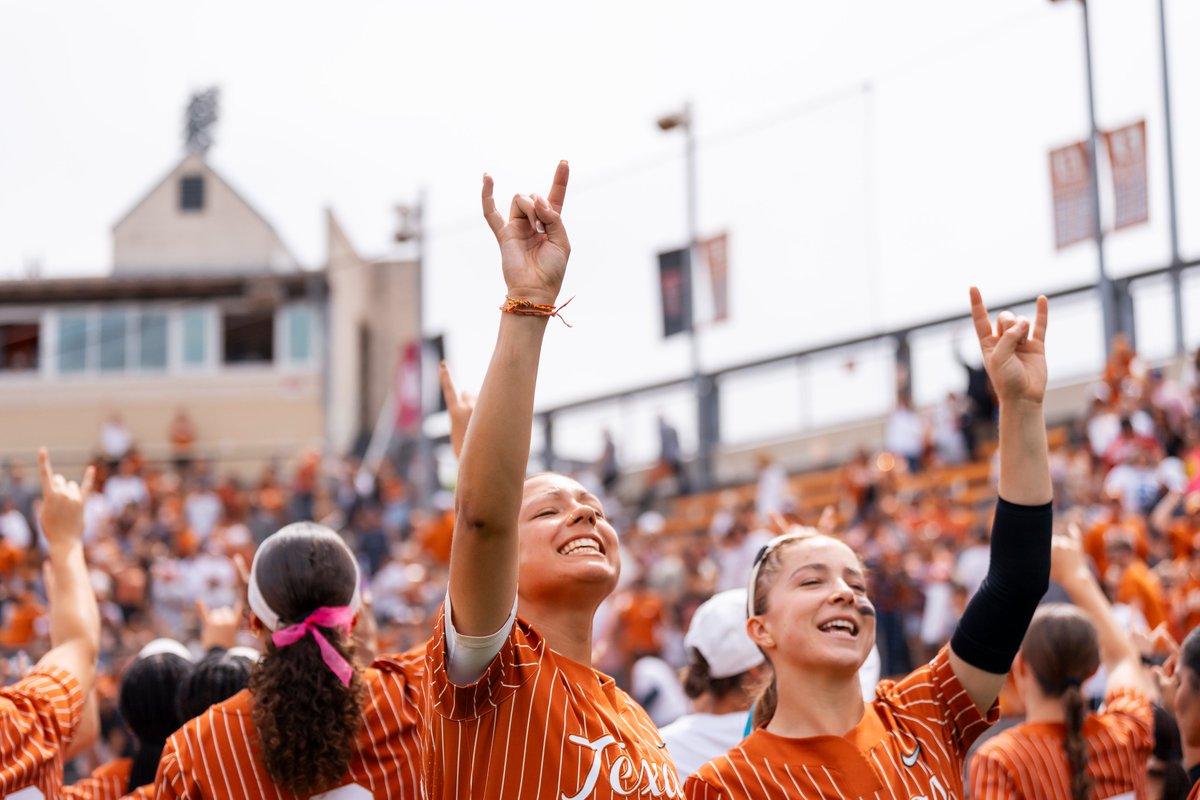 TexasSoftball tweet picture