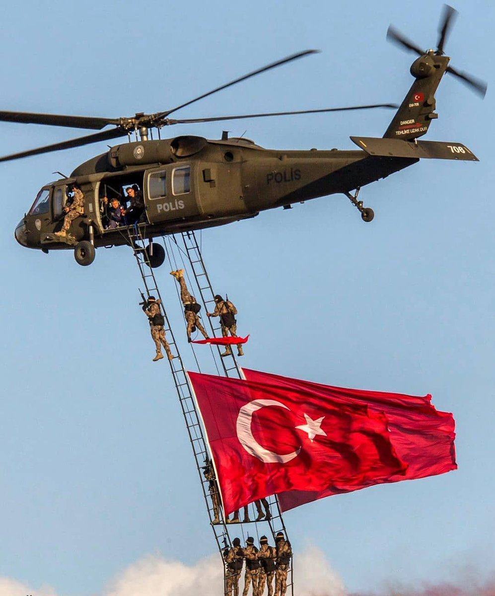 Başta şehadete eren polislerimiz olmak üzere, giydiği üniformanın hakkını veren gecesini gündüzüne katarak canla başla çalışan tüm polis teşkilatının polis haftası kutlu olsun 🇹🇷