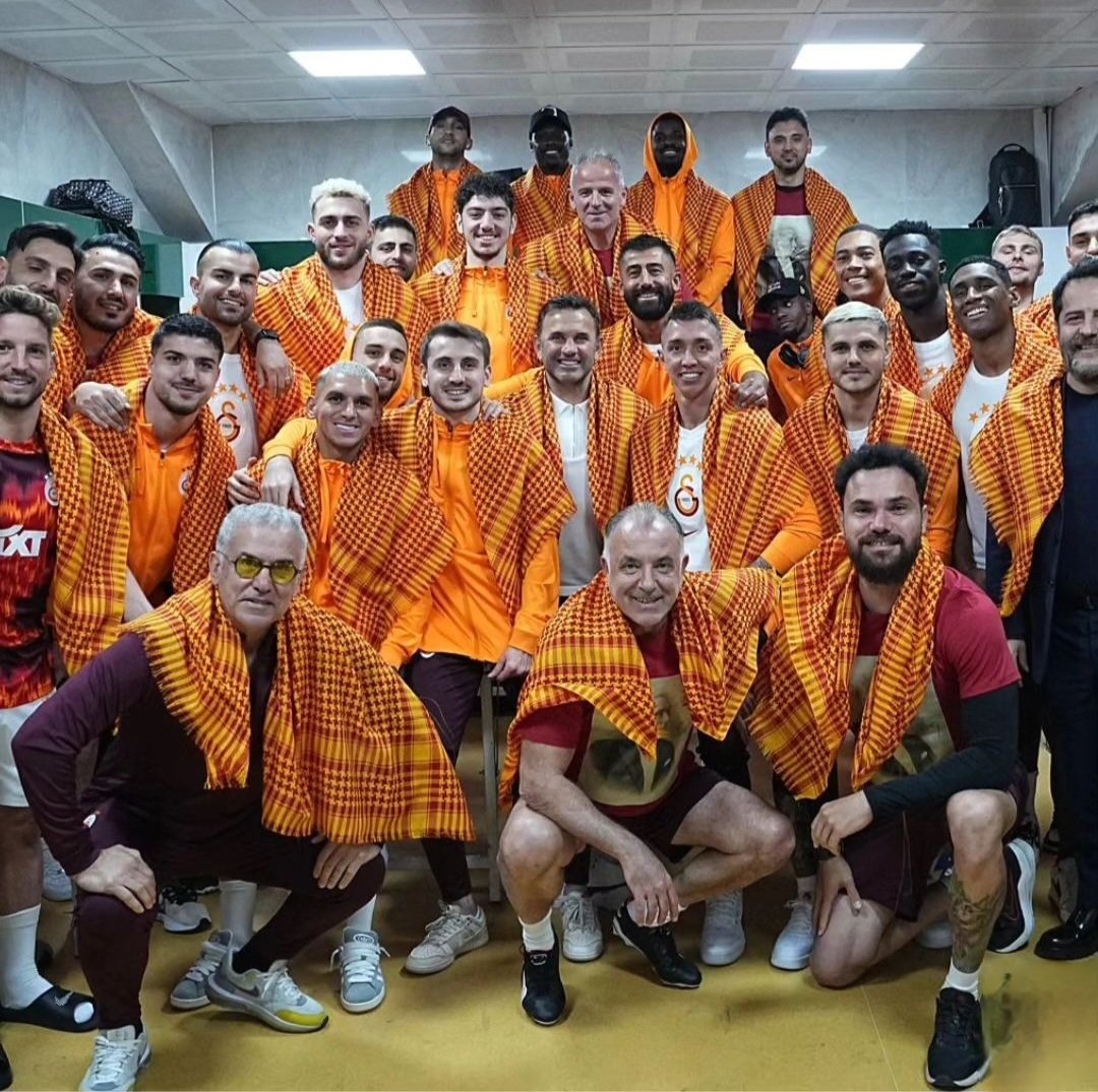 Galatasaray urfa hatırası 

#muslera #Mauroicardi #kaçtı