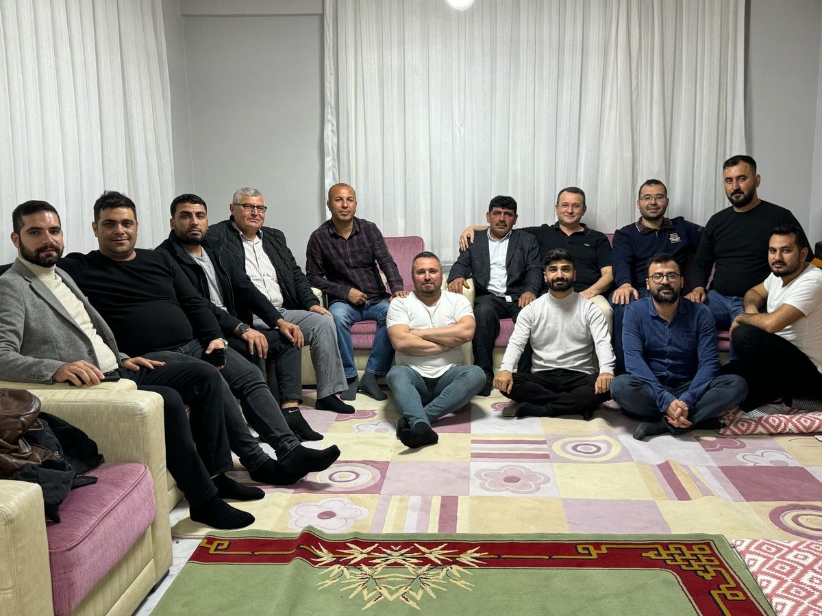 Kıymetli kardeşim Abdullah Göktürk Mercanlı’nın ev sahipliğinde gönüldaşlarımla bir araya geldik. Dost meclisinde muhabbet ettik.