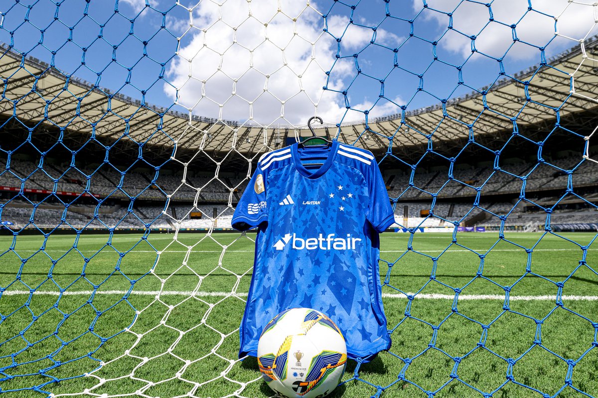Cruzeiro's tweet photo. 🕑  Fim de jogo no Mineirão.
🔷 #CRUxCAM | 1-3 |  🔷  | #SouCruzeiroTradição https://t.co/jFK858hObk