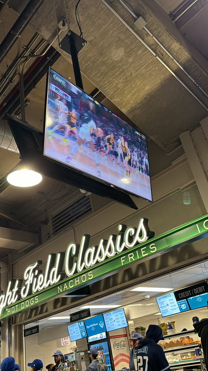 nikki_moscato's tweet photo. rain delay at wrigley and everyone’s watching the women’s ncaa championship @Cubs https://t.co/UD9oeC3FRh