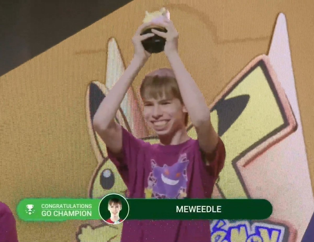 MEweedle tweet media