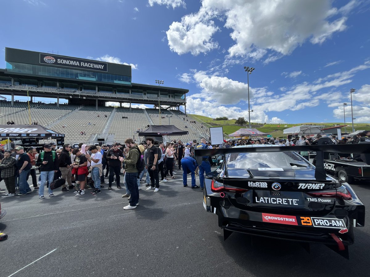 Great to see so many fans out on the grid at @RaceSonoma Going green at 5:15pm ET 📺 youtube.com/gtworld ⏱️timing.usacnation.com/live