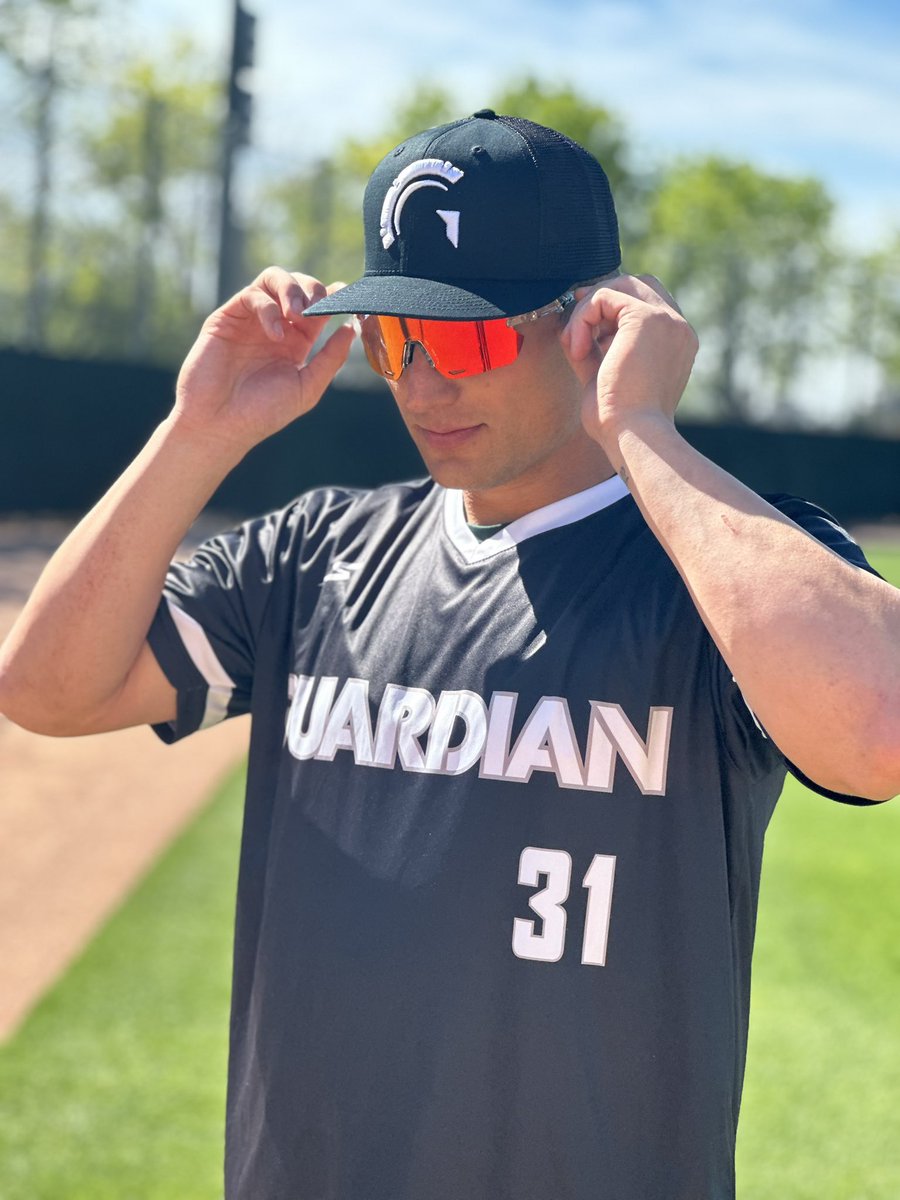 Our DUDE @cam_masterman in the A’s Org rocking our Famous 2.0 sunglasses! Look good, play good! 🔥
-
🖥️ diamondkrewapparel.com
⚾️ @guardianbaseball