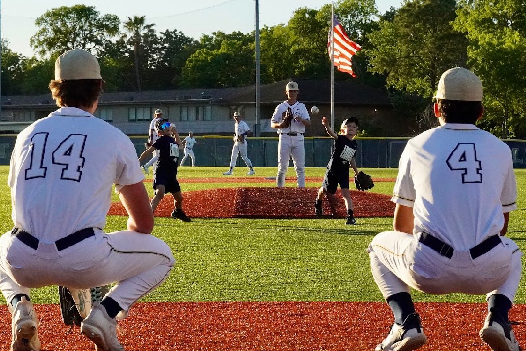 My favorite photo from Spring Swing on Friday. @SBS_Athletics @SBS_Houston #FirstPitch