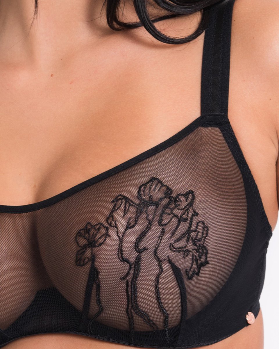 It's all in the details 🪡✨ 👀 Take a closer look at that gorgeous abstract orgy embroidery we know you want to... Shop your sexy now bit.ly/3qe4Jo4