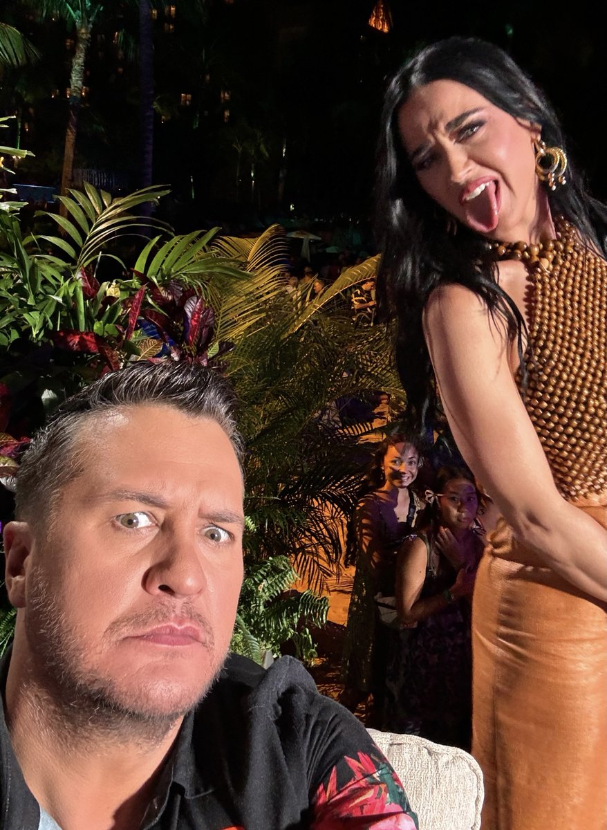 On island time #idol #disneyaulani @katyperry