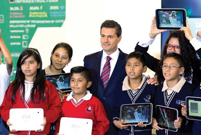bethcastilloo's tweet photo. Xóchitl Gálvez propone dar tabletas a los niños. 

¿Dónde habíamos visto eso?  😂 https://t.co/GuoTeq5VRL