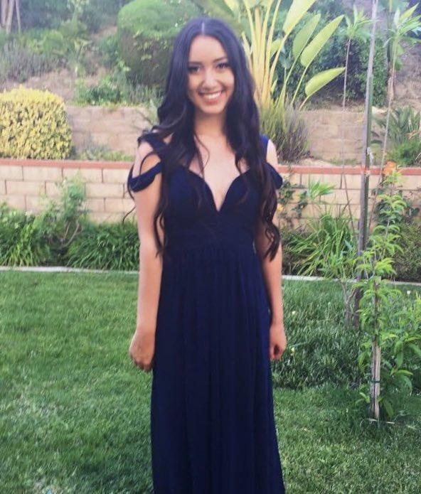 9 year after senior prom, i got to wear my navy blue prom dress to 3L barrister’s ball. it was a tight fit, but i’m so glad i got to wear my dream prom dress to my final law school prom :’) 

#lawprom #promdress #barristersball