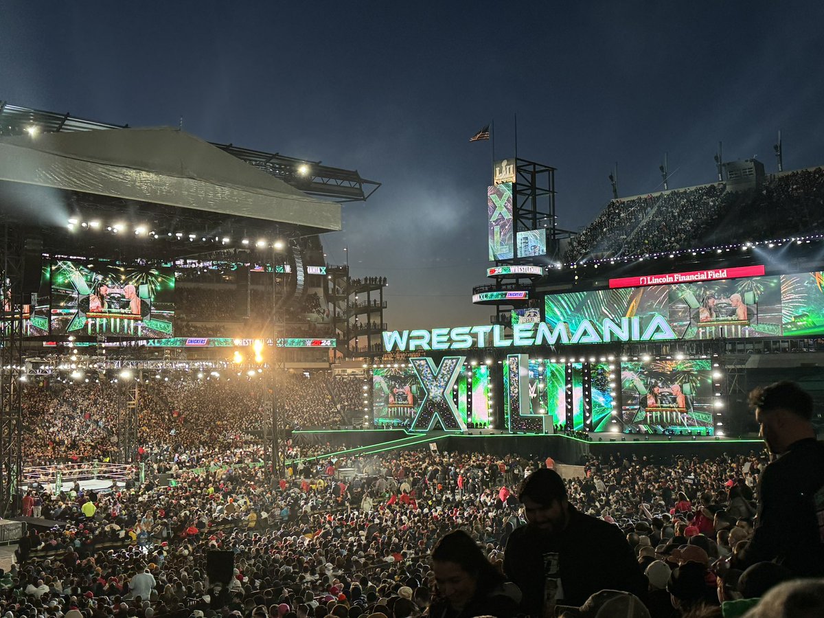 Mark_AKA_Mark's tweet photo. #WrestleMania https://t.co/3LIcTRI5yk