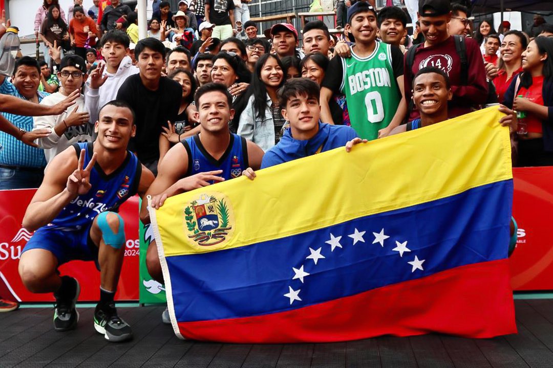 🥇🤩 ¡Selecciones de oro! 🇻🇪 📸 @juventudydep / @OfficialCOV