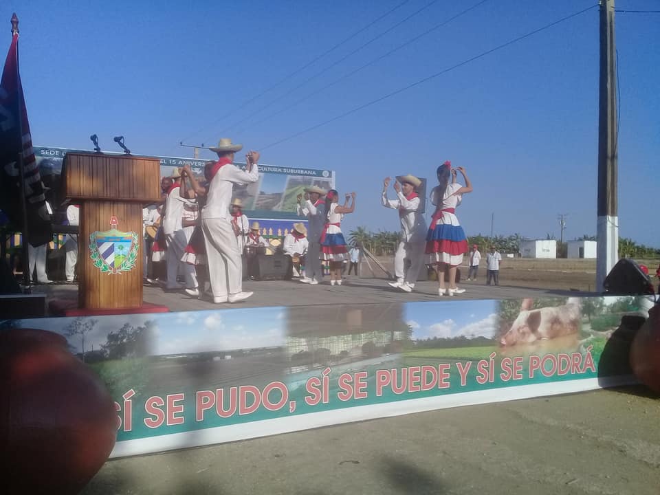 FHHernndez1's tweet photo. Creado por iniciativa de #RaúlCastro, el Programa de la Agricultura Urbana, Suburbana y Familiar se consolida como una fortaleza para los sistemas alimentarios locales en #Cuba. A 15 años de su implementación en #Camagüey, hoy se exhiben resultados que avalan esa proyección. https://t.co/VyZlvkcLyK