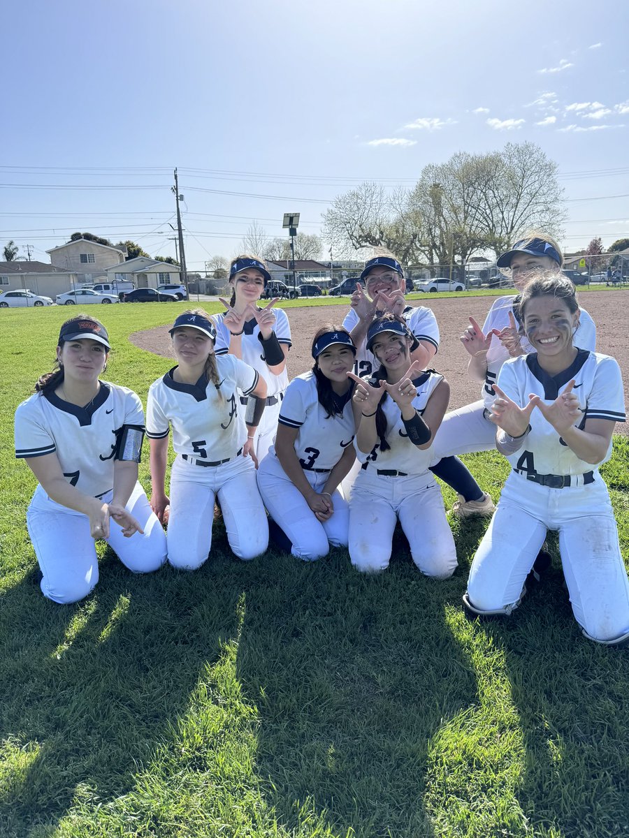 NevaehM70's tweet photo. Being able to swing the bat again has been a blessing to say the least, but I figure out a way to be on the field whether it’s playing or coaching my JV team https://t.co/BAa5fnNDSj