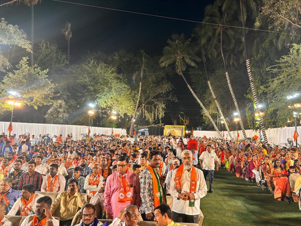 The Mahayuti's decisive meeting, held at Anushakti Nagar in the Mumbai South-Central Lok Sabha Constituency, witnessed enthusiastic participation from Mahayuti leders and activists, reaffirming their commitment to Mahayuti's victory

#Shivsena #BJP #Mahayuti #AbkiBaar400Paar…