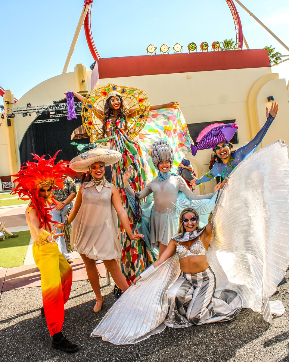 A huge THANK YOU to each and every performer in the @UniversalORL #MardiGras parade. You all were amazing may you continue to shine wherever you go!!