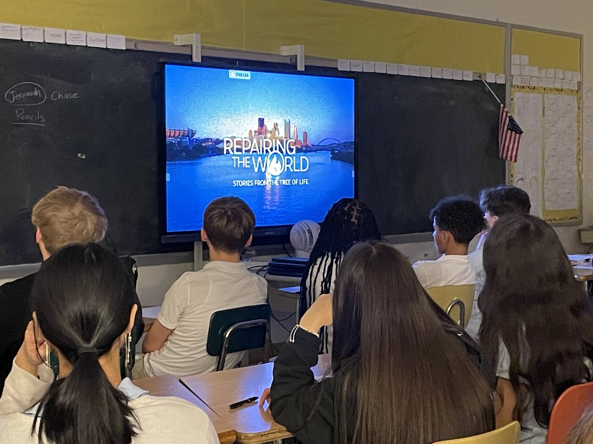 Last week Teen Screen visited #PittsburghCarmalt to present #RepairingTheWorld: Stories from the Tree of Life to 7th and 8th graders. Students watched and discussed the film; they were curious about the events depicted and inspired to create change in their school and at home.