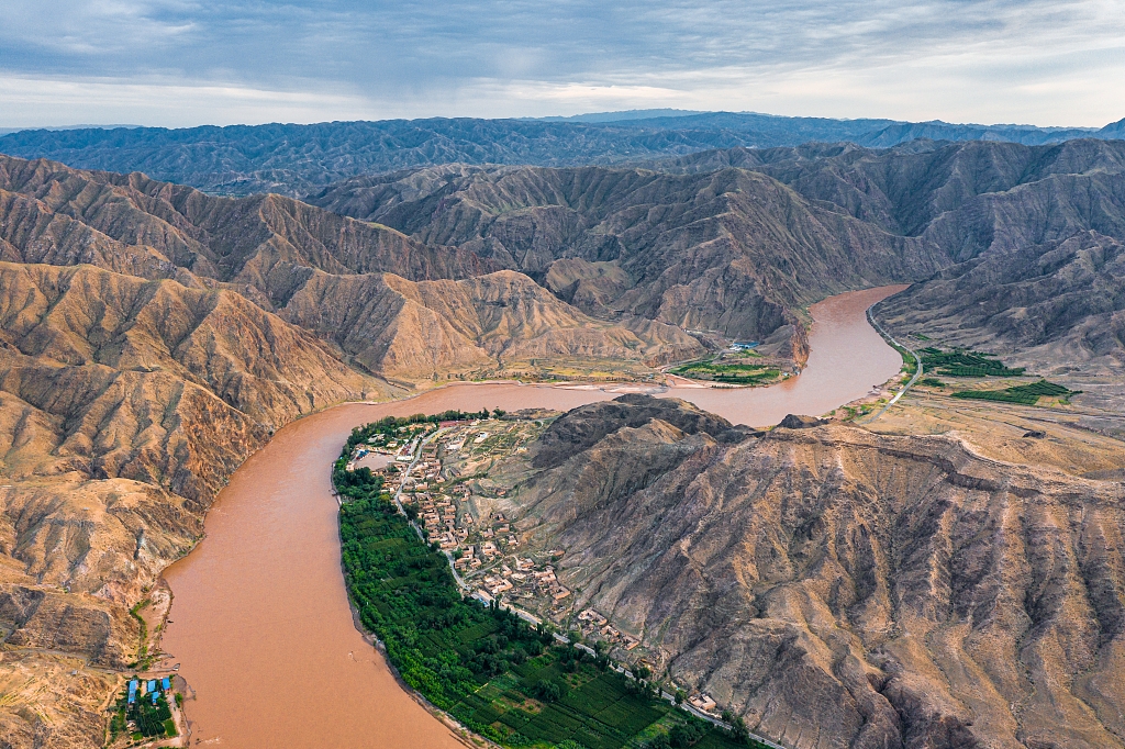 CGTNOfficial's tweet photo. Do you know what river is called "the Mother River" in China?

The answer is the Yellow River, which runs through seven provinces and two autonomous regions in China from west to east. #PeonyForum2024

Originating from the Qinghai-Xizang Plateau, the Yellow River is the second-longest river in China and is usually deemed the cradle of Chinese civilization. In ancient times, the river carried tons of loess, part of which was deposited at the bottom of the channel, and the sedimentation formed the vast land. The ancestors living near the basin applied the flowing water to irrigate the land and develop plantations, which paved the way for the growth of Chinese civilization.

As one of the cities by the Yellow River, Heze in east China's Shandong Province will hold the World Peony Conference from April 8.

Have you been to any cities along the river? Share with us your photos in the comment section.