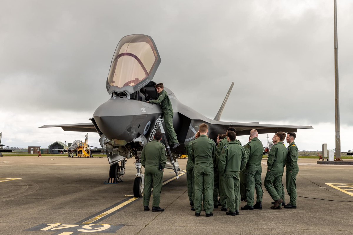 Always drawing a crowd 👥 Pilots from Royal Air Force Marham’s 207 Squadron flew F-35B Lightning II aircraft to RAF Valley, UK, in Wales to conduct landaway training.