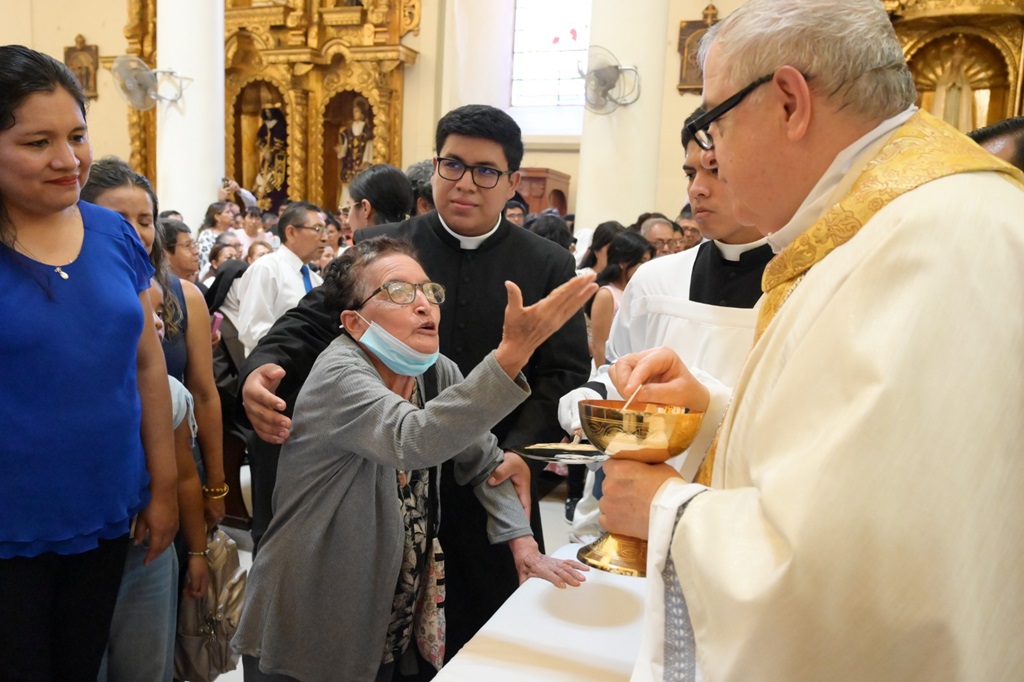 Monseñor emérito José Antonio Eguren Anselmi, se despide de católicos de Piura con lágrimas en los ojos elregionalpiura.com.pe/index.php/regi…