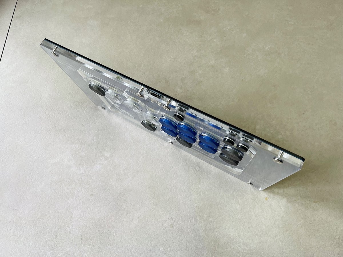 isomeaoi's tweet photo. 【スト6向け11ボタン搭載レバーレスプレゼントキャンペーン】

新型機発売記念！

碧井工房製「JumpHack 03（第2世代）」を1名様にプレゼントします！

【応募手順】
@isomeaoi をフォロー、このツイートをいいね、リポストしてください！

この製品の詳細→ https://t.co/wCCRGg1Aou

応募期限 04/12 23:59