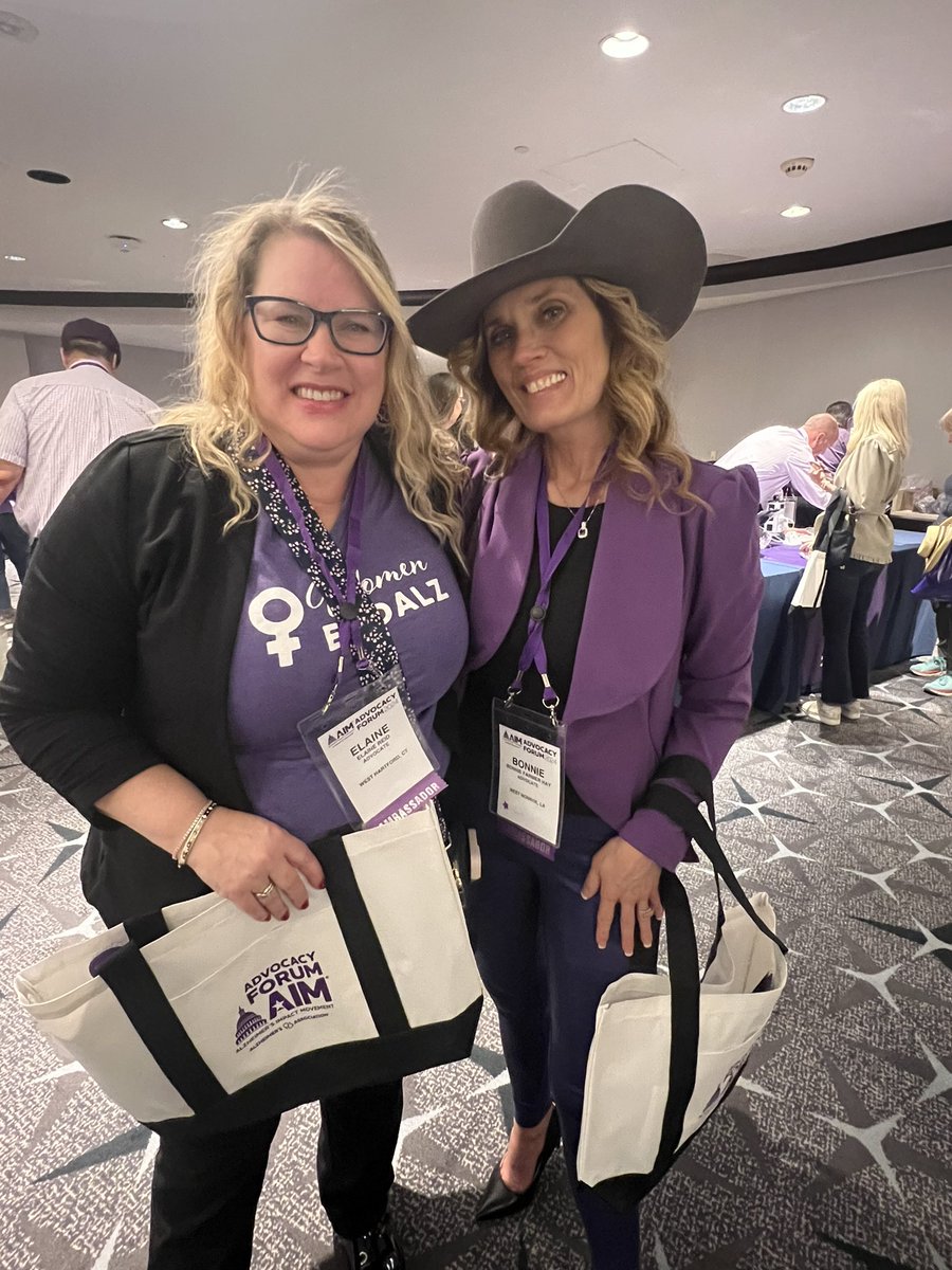Always fun catching up with purple family from another purple state 💜Connecticut in the house Elaine Reid :) 
#GFPF2EA #SAYiWONT #ENDALZ #ANDIWILL #ShowYourPurple #ForeverFighter #Walk2EndAlz #AlzForum  #AlzAmbassador #TheLongestDay #AlzSurvivor #AccessNow #MoreTime