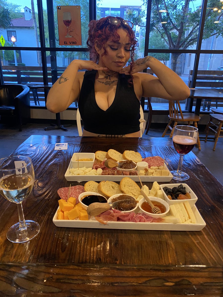 Cutest wine and charcuterie date with @milkymaid666