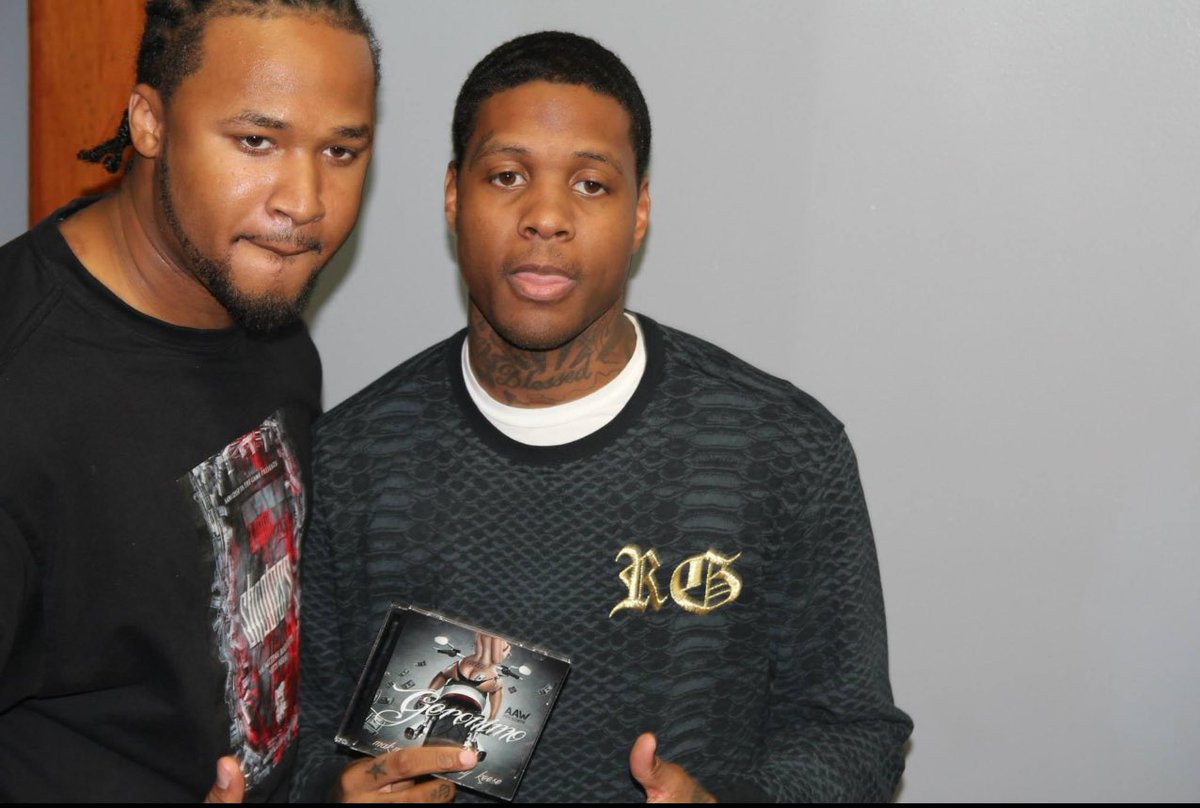 I don’t know if you remember my brother @lildurk But he paid for the kids to get free hair cuts & take photos with you When he had his Barber Shop 💈 🙏🏽💯 #Muslim #ThrowbackSunday
