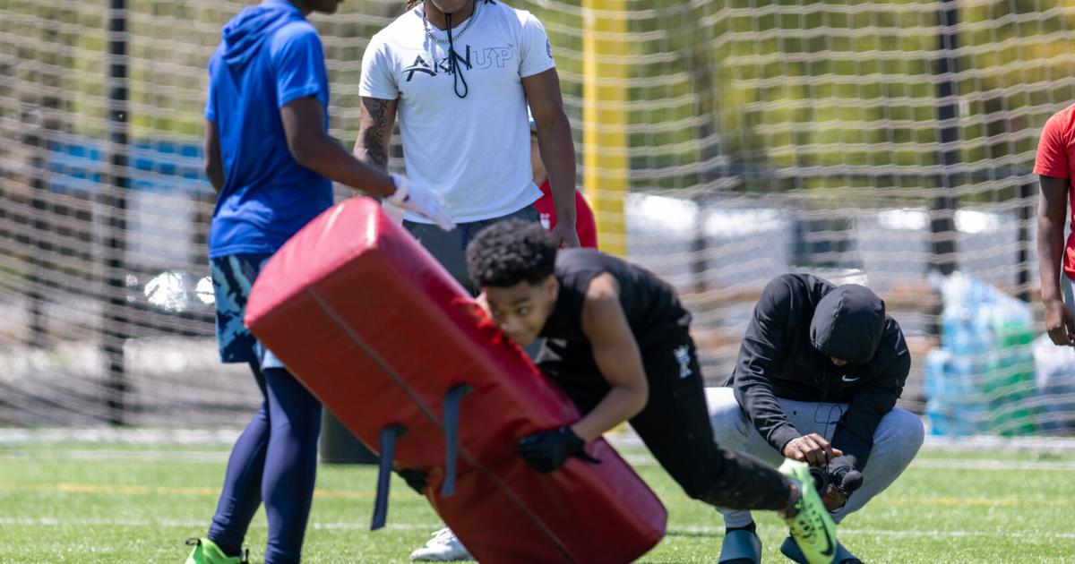 PHOTOS: Grayson Football Standout Tyler Atkinson Hosts Youth Tackling Camp @tyler16atkinson @grayson_fb @graysonhssports #AtkNup #GwinnettFB bit.ly/3VQ1Zuy